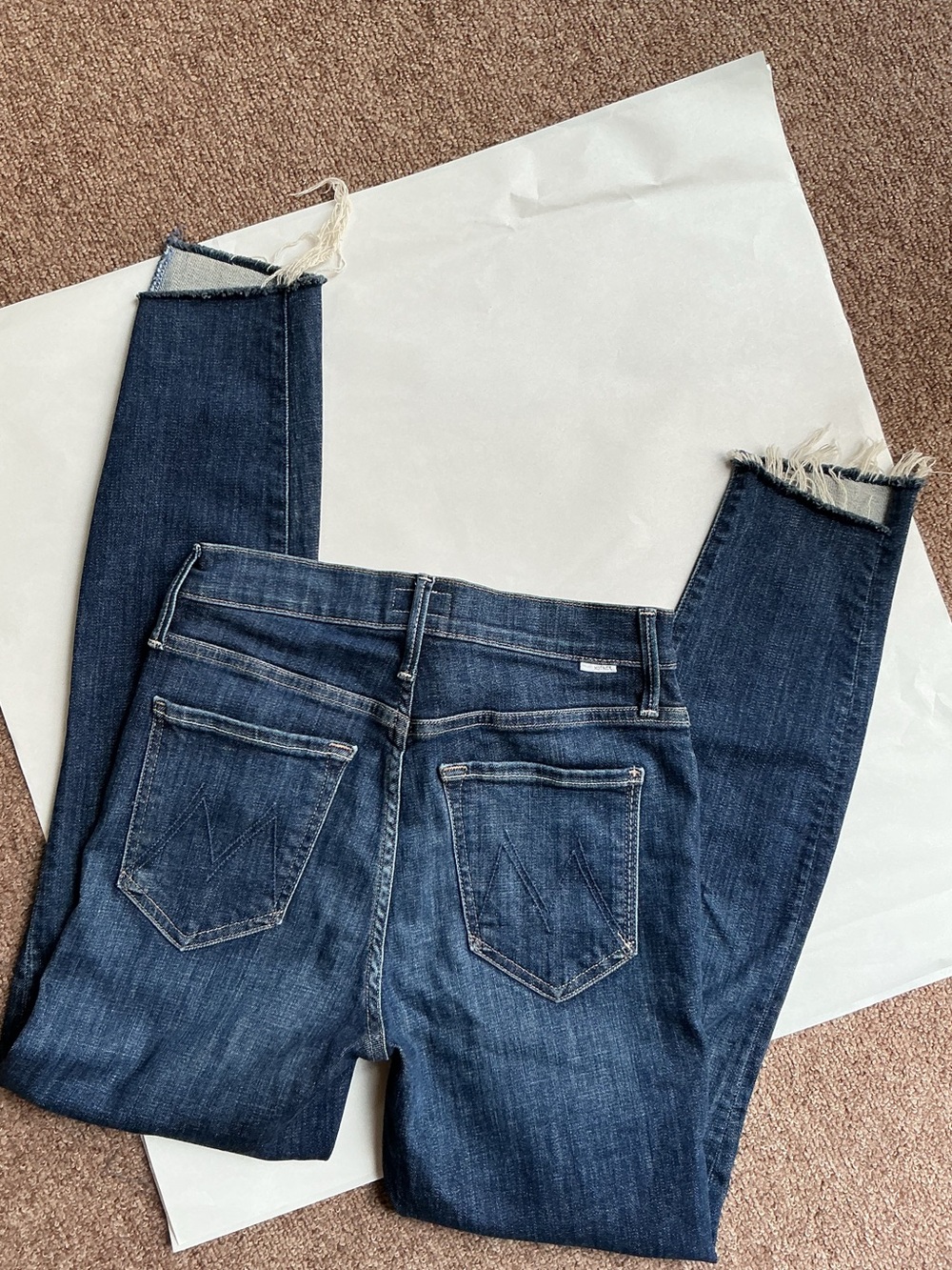 MOTHER Indigo Cropped Frayed-Hem Ankle Jeans